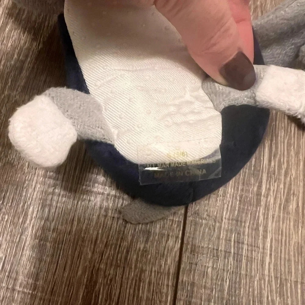 Kids Boys Size Small 5/6 Elephant Slippers